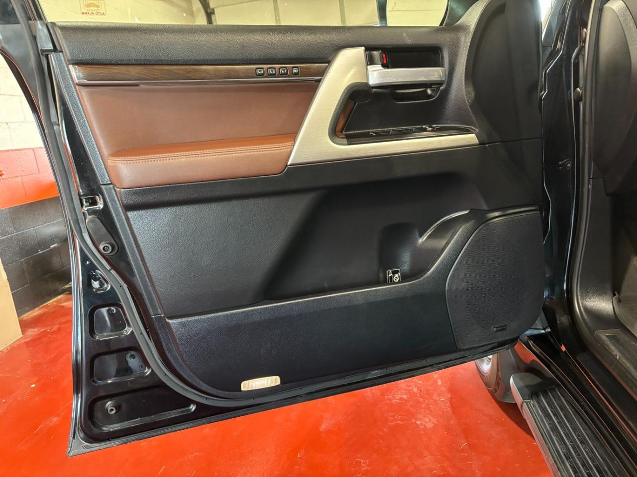 2017 Toyota Land Cruiser V8 Franklin OH