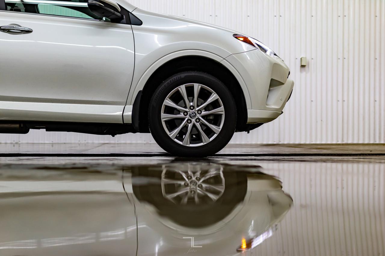 2017 Toyota RAV4 AWD Platinum Leather Roof Nav BCam Red Deer AB