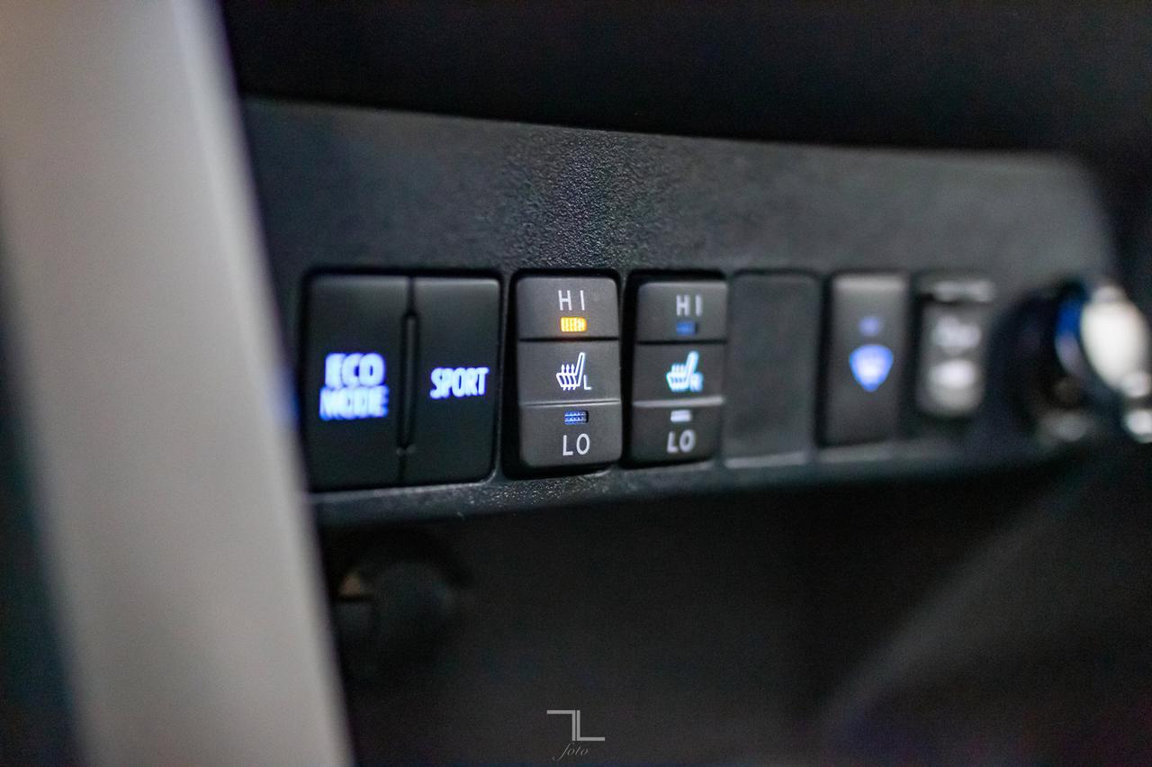 2017 Toyota RAV4 AWD Platinum Leather Roof Nav BCam Red Deer AB