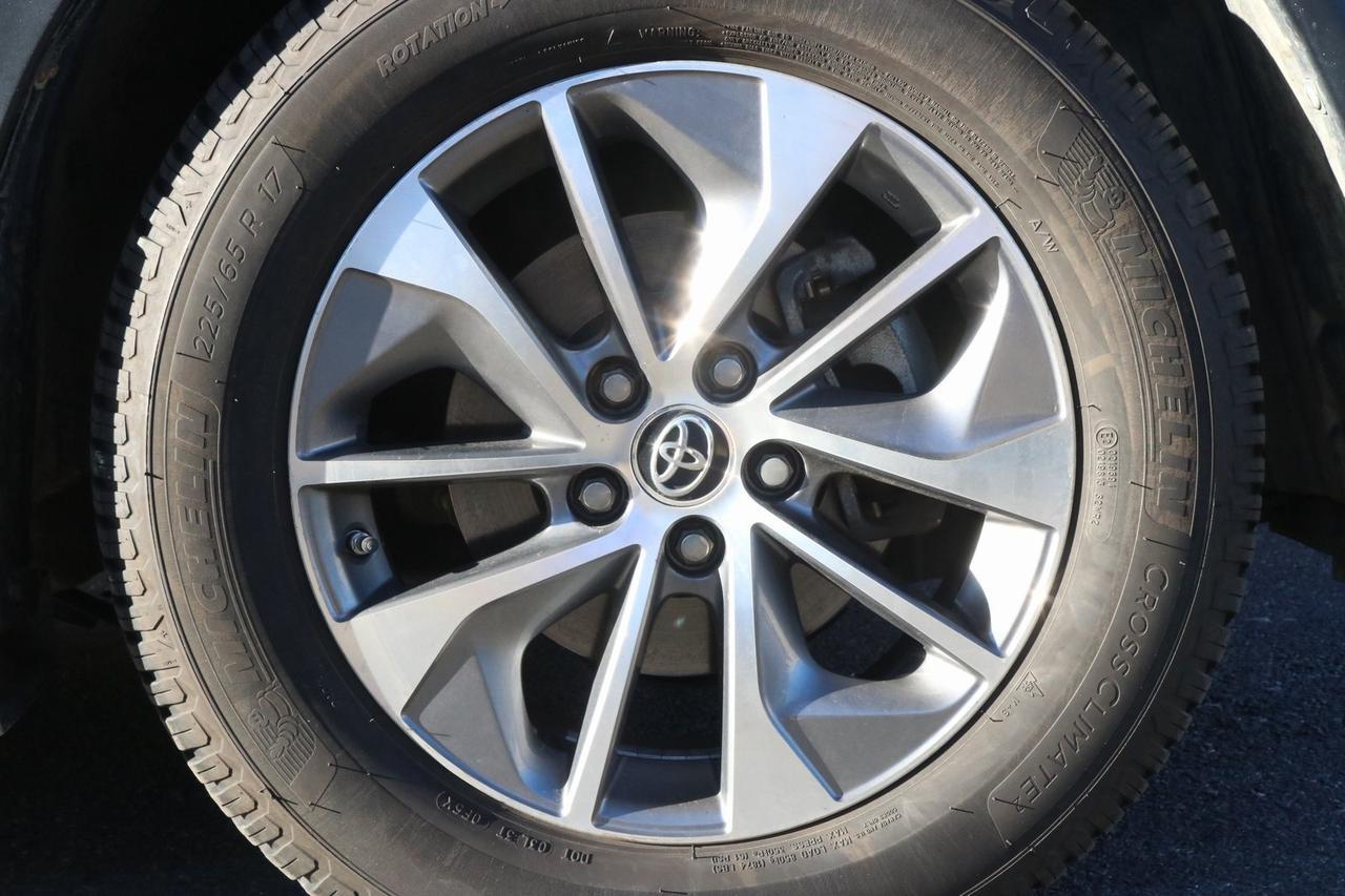 2017 Toyota RAV4 Hybrid XLE Fredericksburg VA