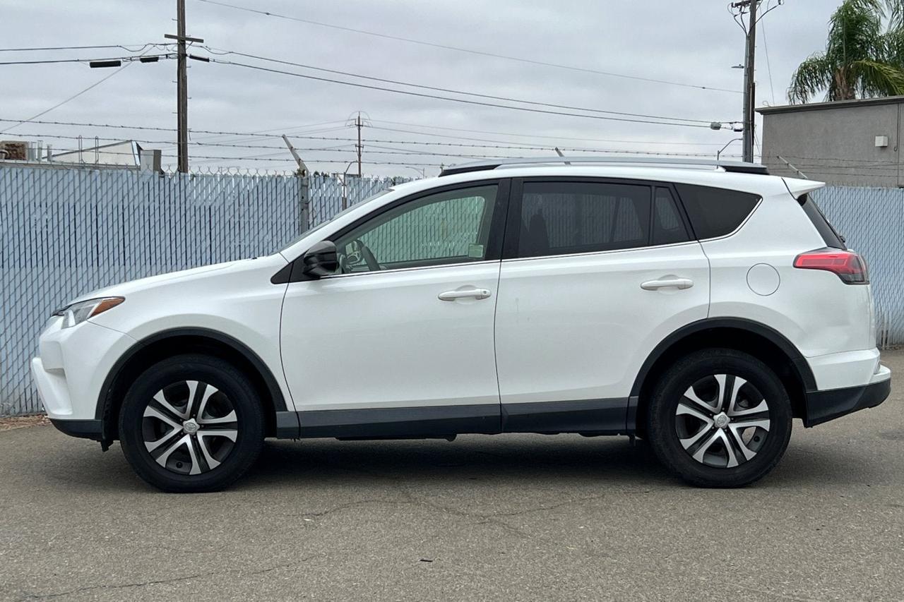 2017 Toyota RAV4 LE