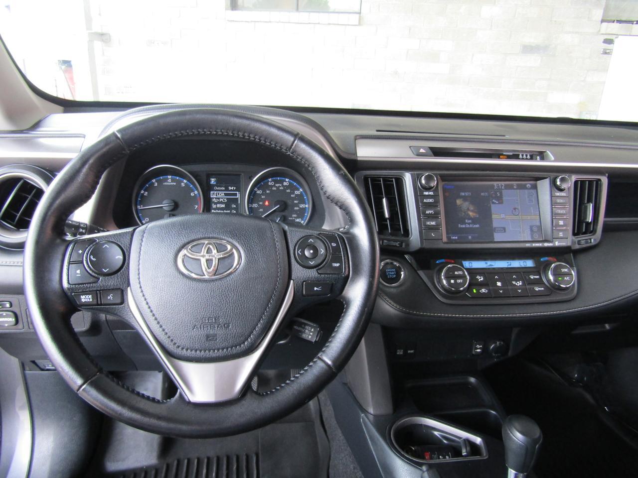 2017 Toyota RAV4 XLE FWD (Natl) Grand Prairie TX