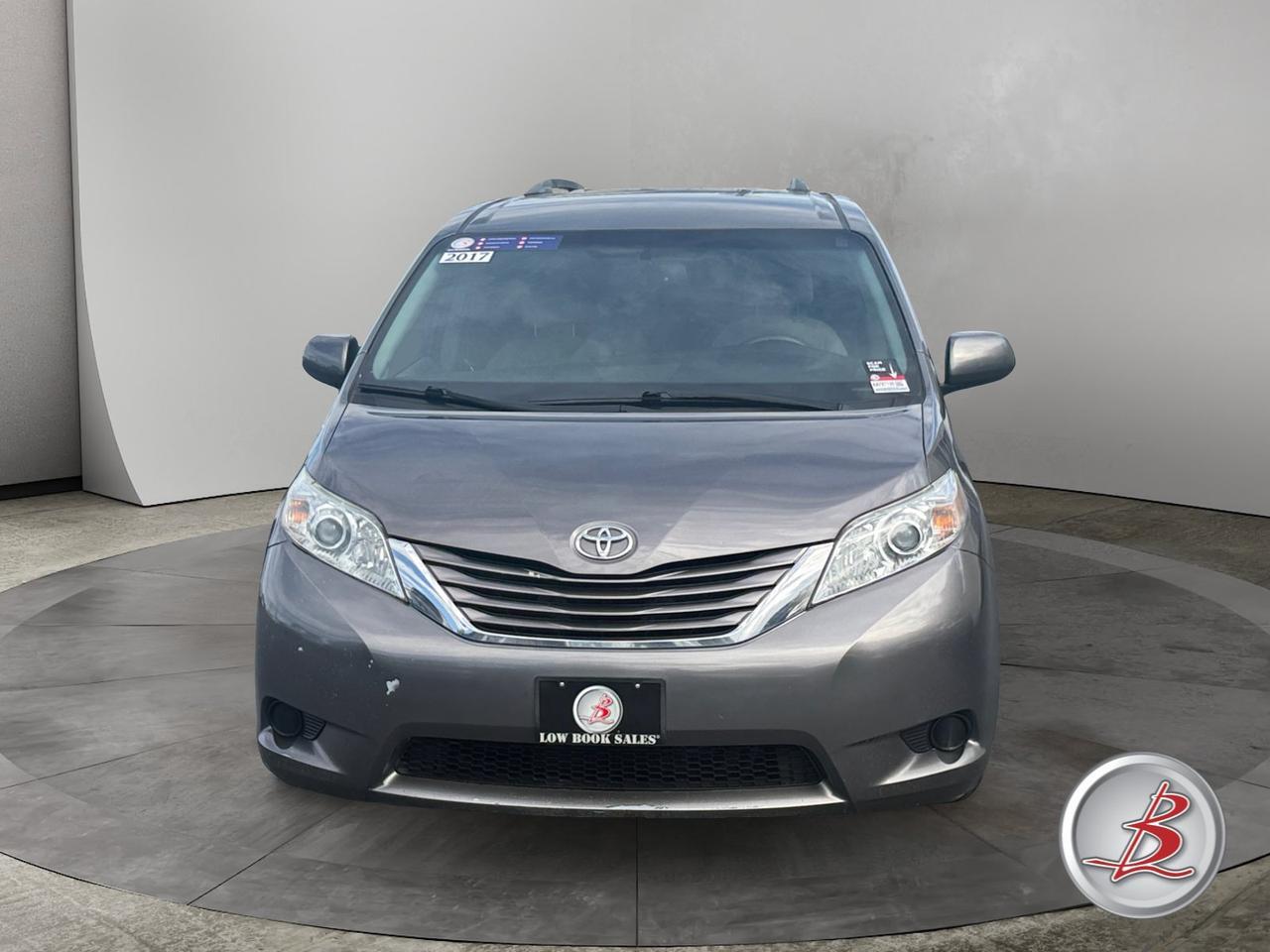 2017 Toyota SIENNA LE Auto Access Seat