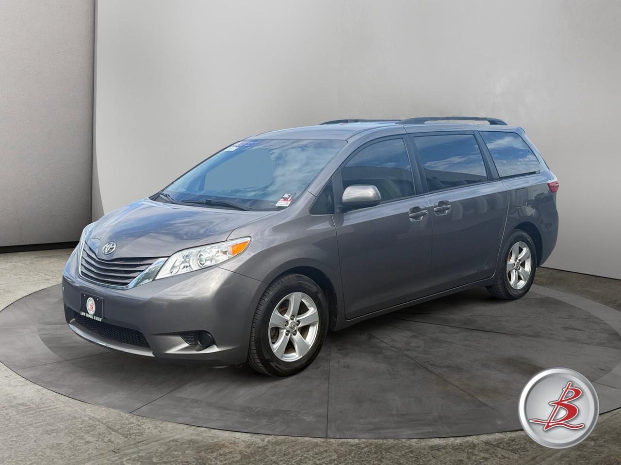 2017 Toyota SIENNA LE Auto Access Seat