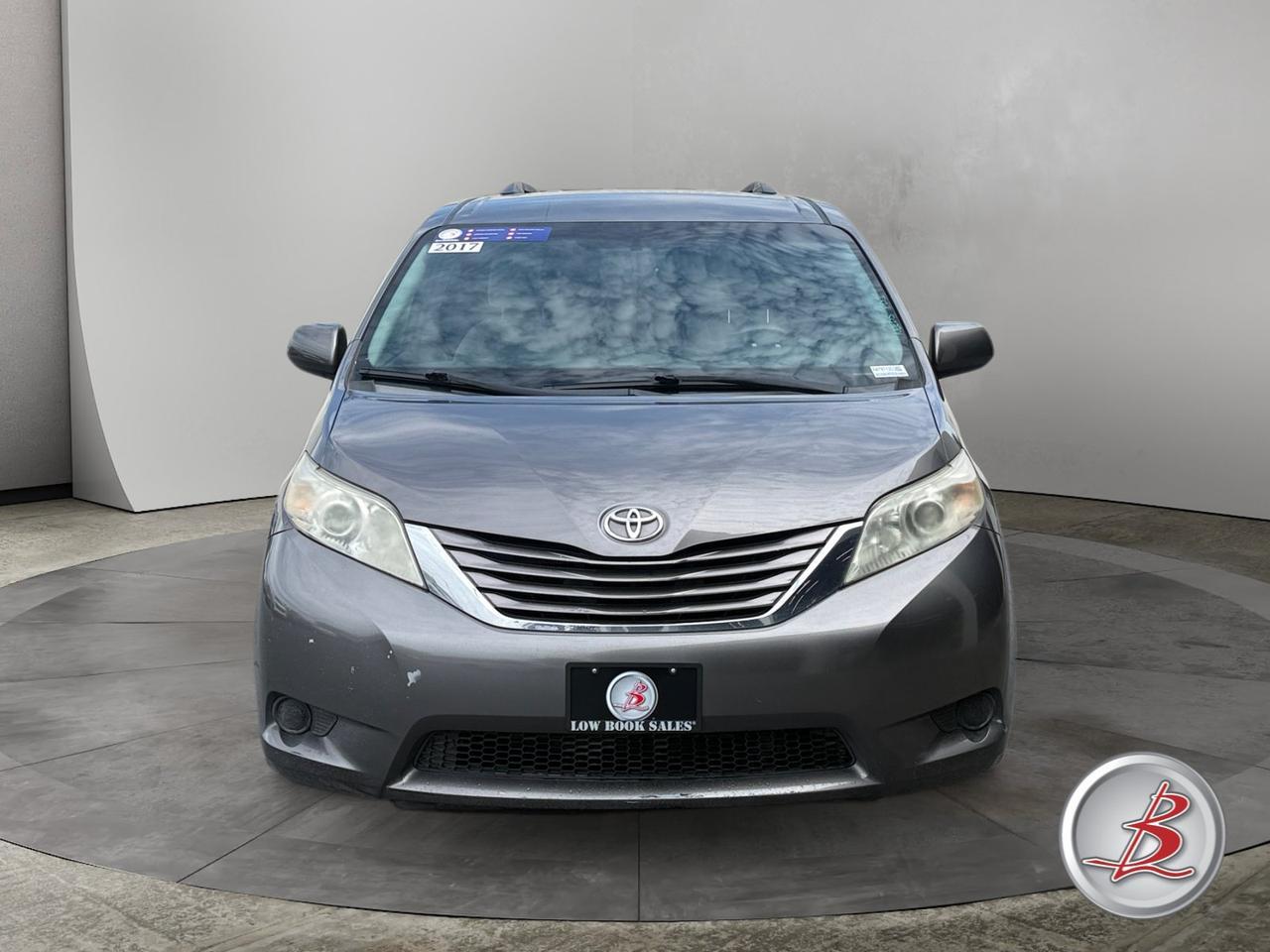 2017 Toyota SIENNA LE Auto Access Seat