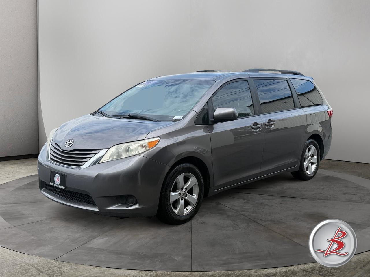 2017 Toyota SIENNA LE Auto Access Seat