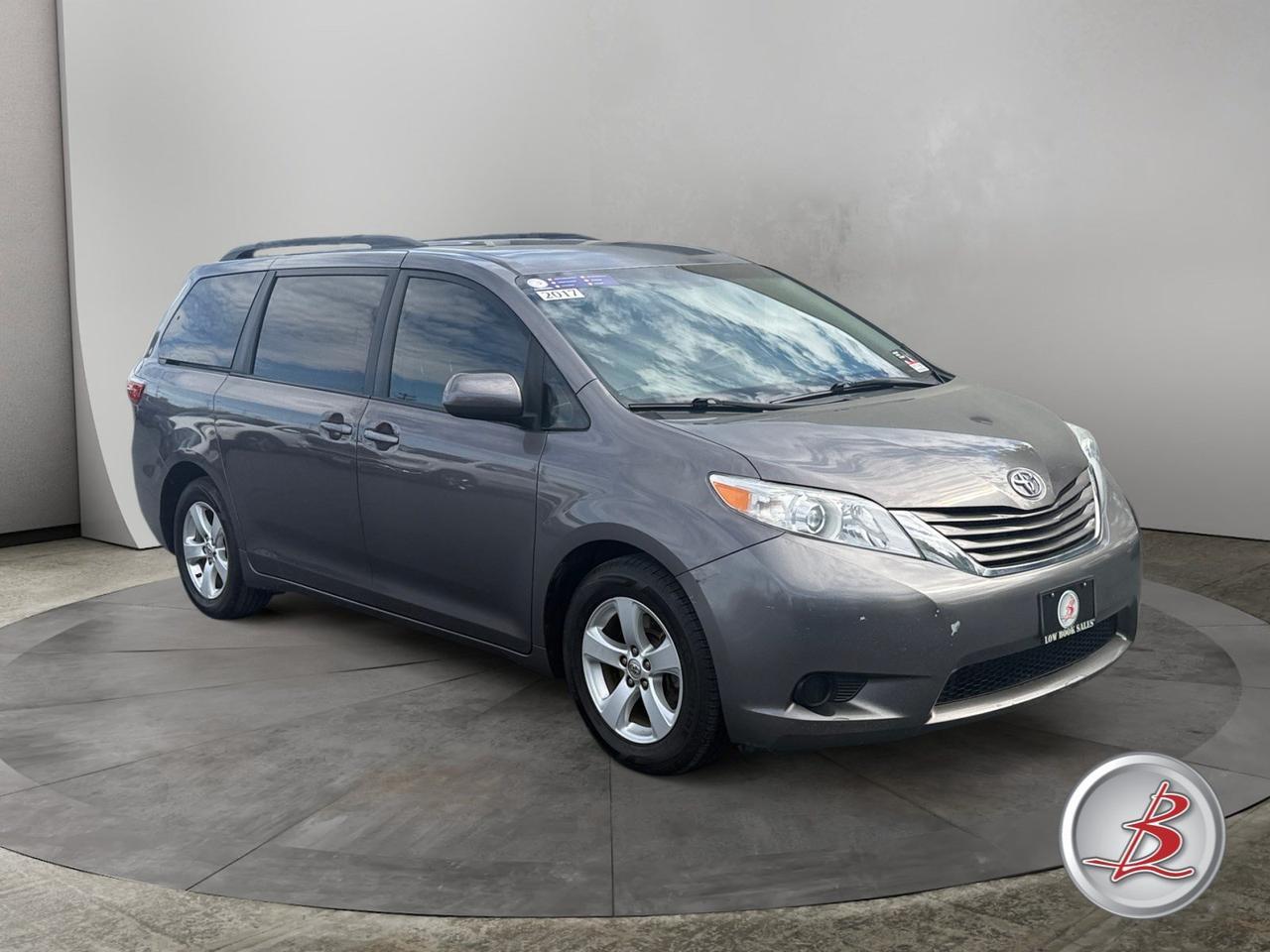 2017 Toyota SIENNA LE Auto Access Seat
