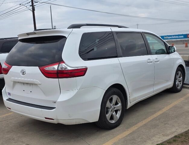 2017 Toyota Sienna LE 7 Passenger | LE 8 Passenger