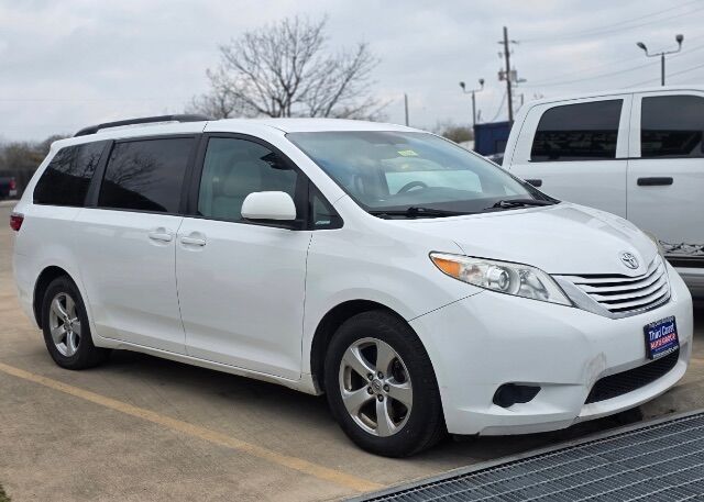 2017 Toyota Sienna LE 7 Passenger | LE 8 Passenger