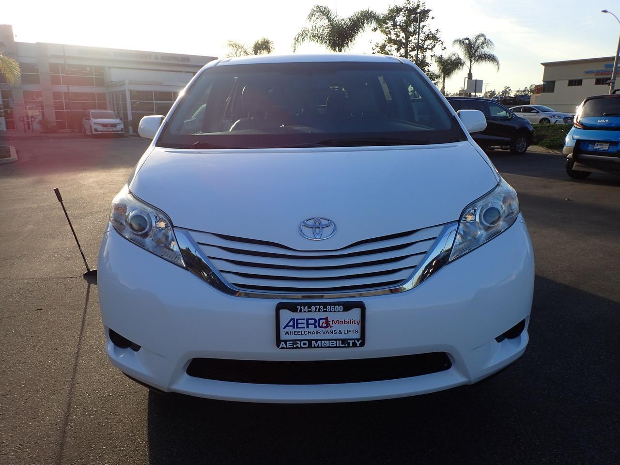 2017 Toyota Sienna LE