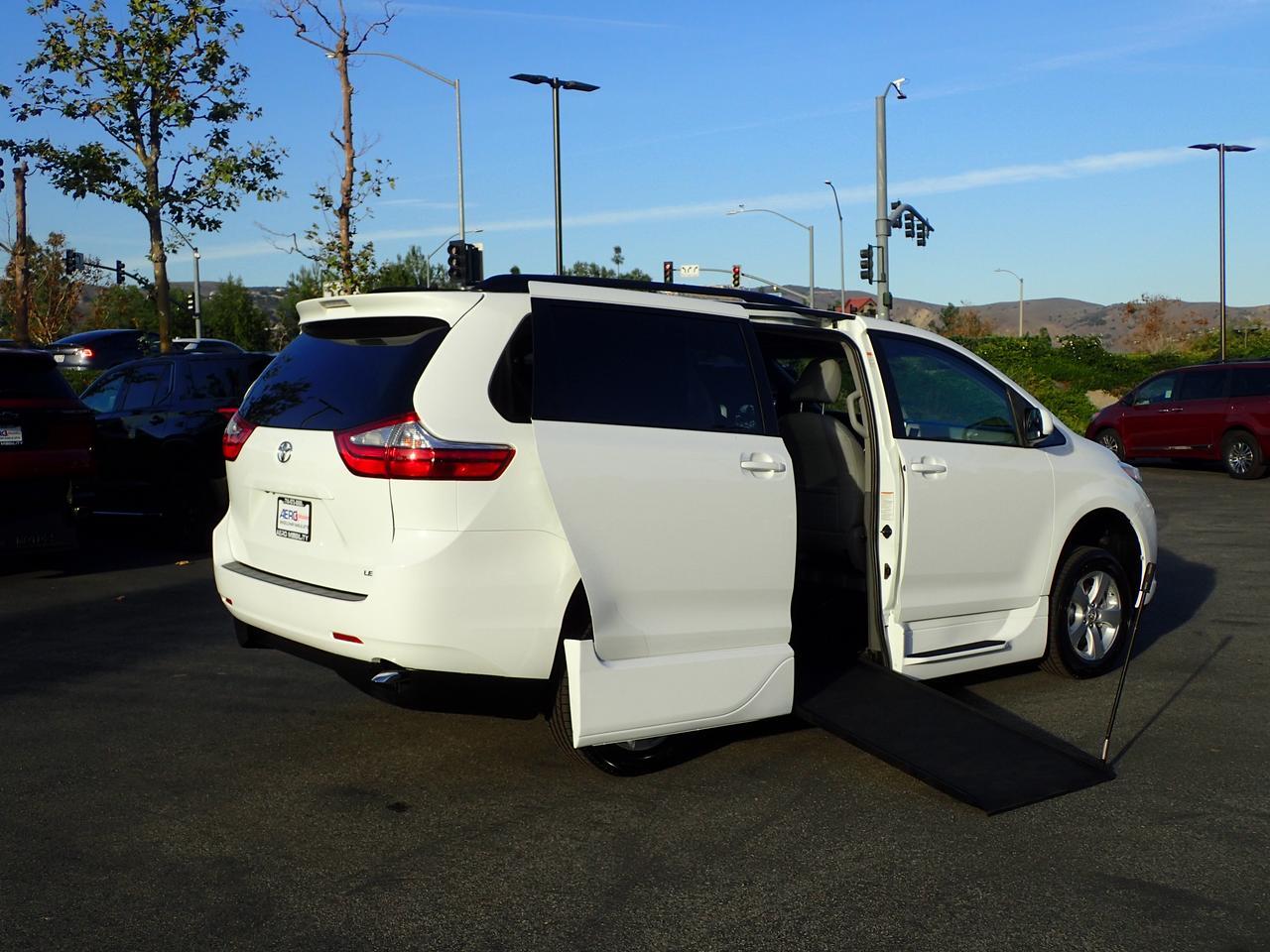 2017 Toyota Sienna LE Anaheim CA