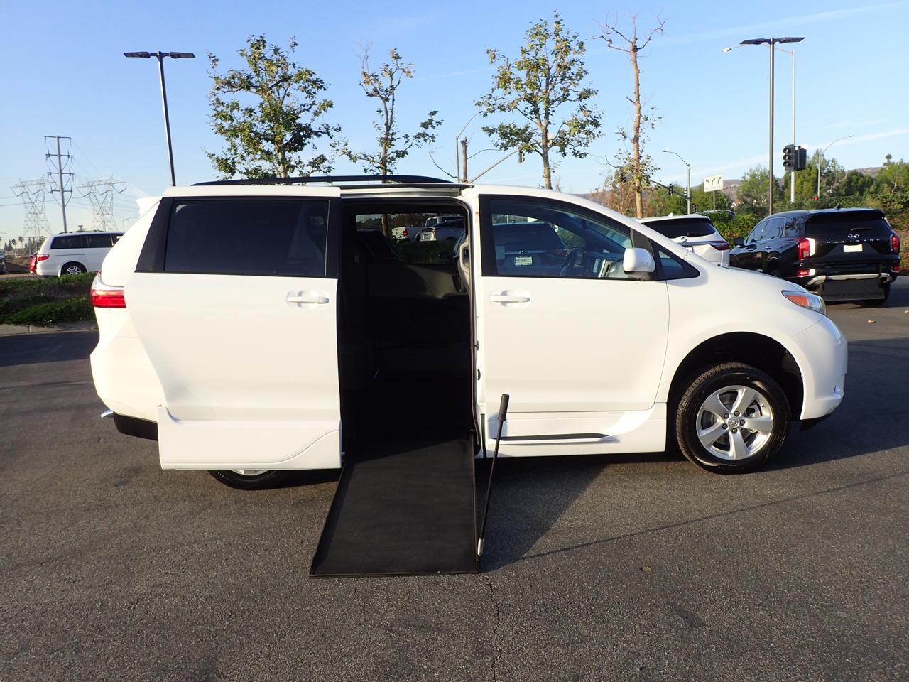 2017 Toyota Sienna LE Anaheim CA