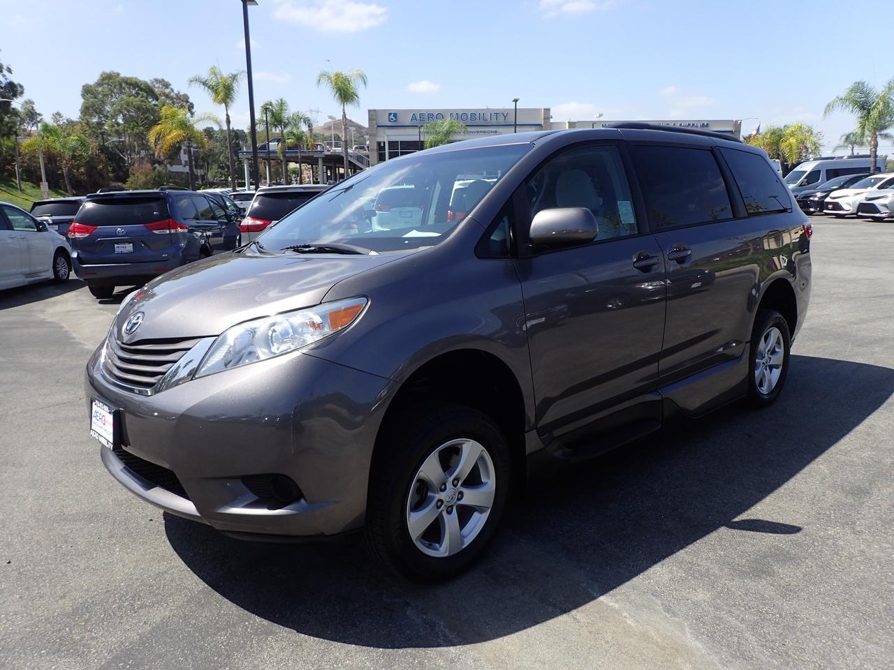 2017 Toyota Sienna LE