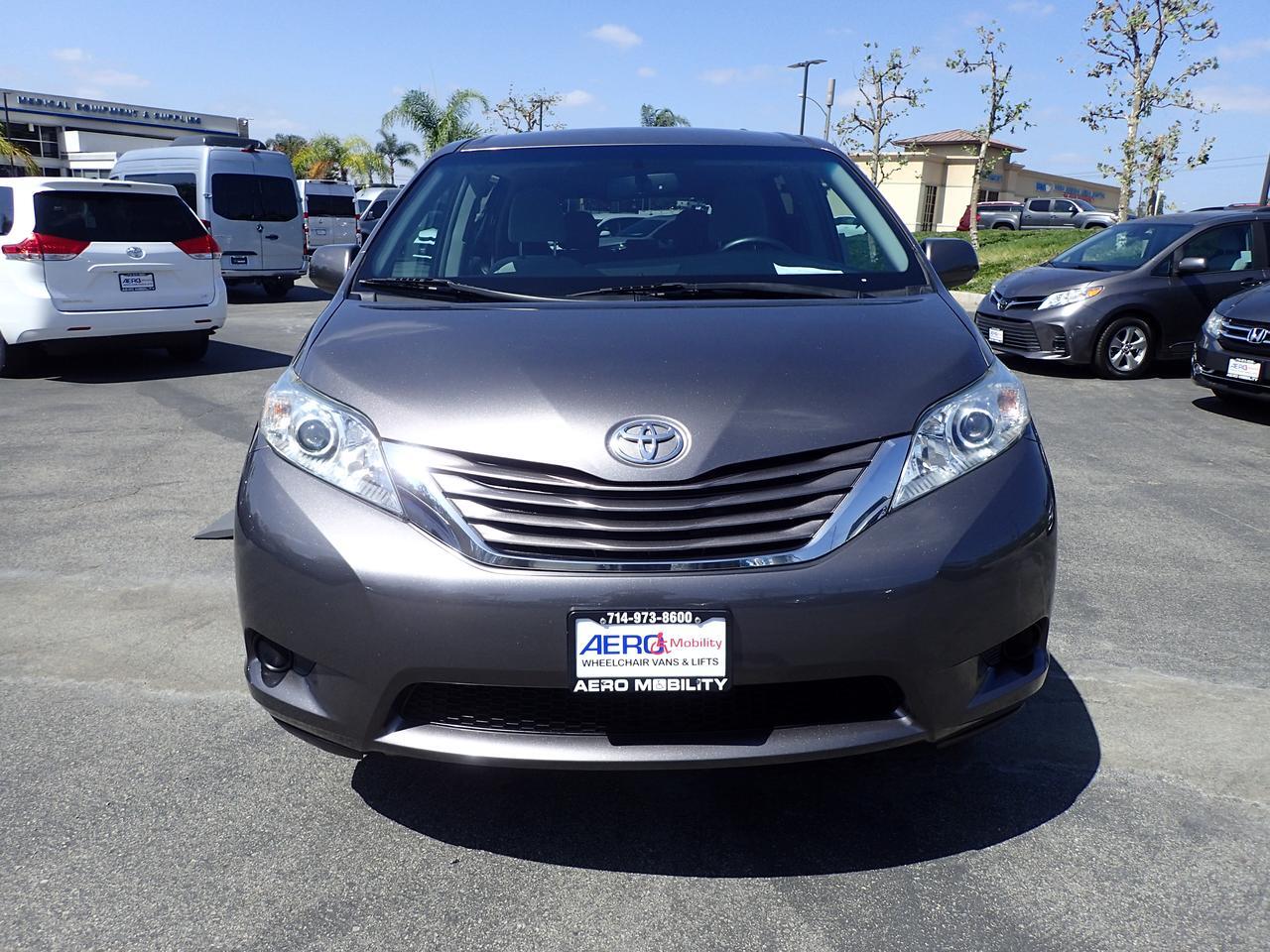 2017 Toyota Sienna LE