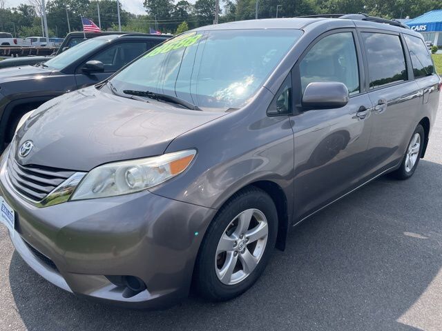 2017 Toyota Sienna LE