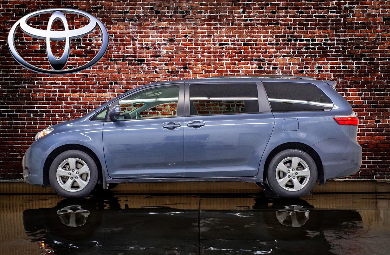 2017 Toyota Sienna LE