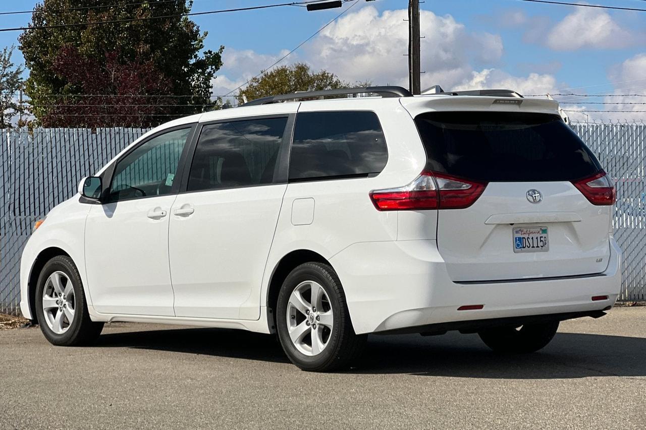 2017 Toyota Sienna LE Roseville CA