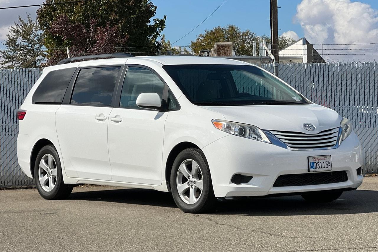 2017 Toyota Sienna LE Roseville CA