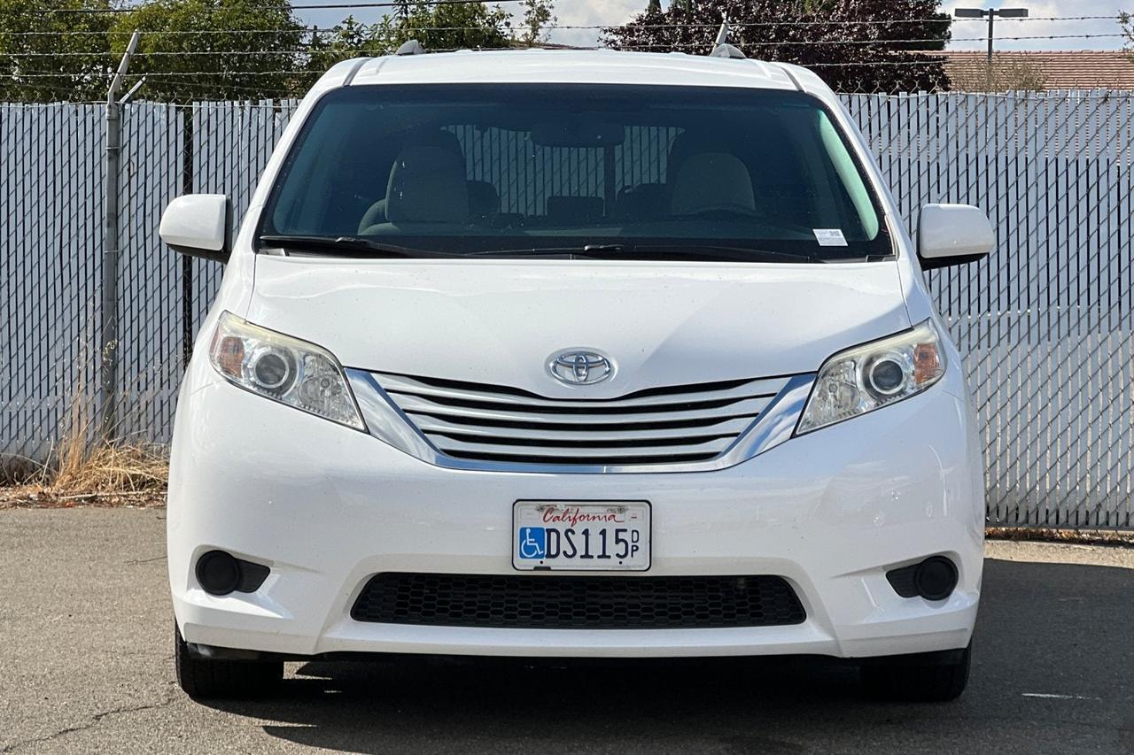 2017 Toyota Sienna LE Roseville CA