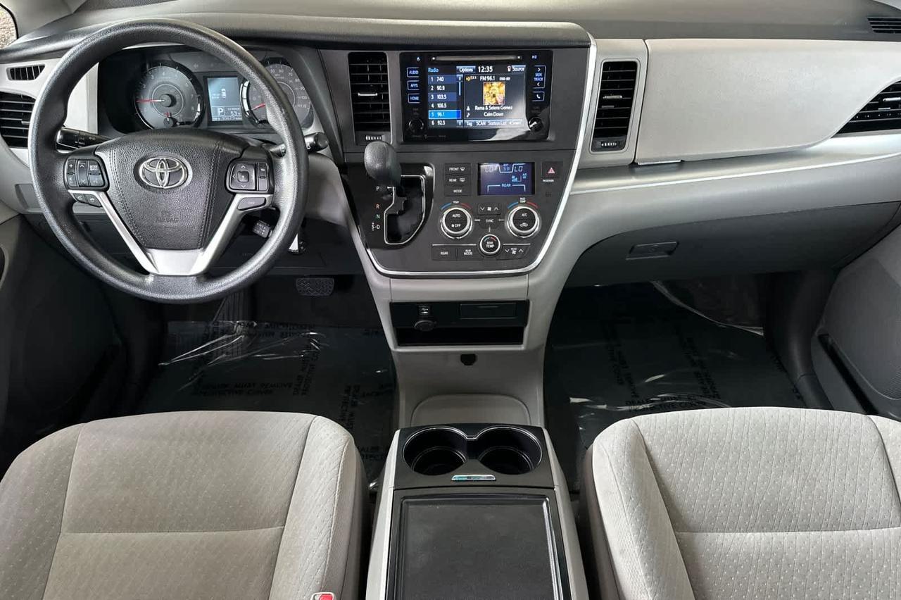 2017 Toyota Sienna LE
