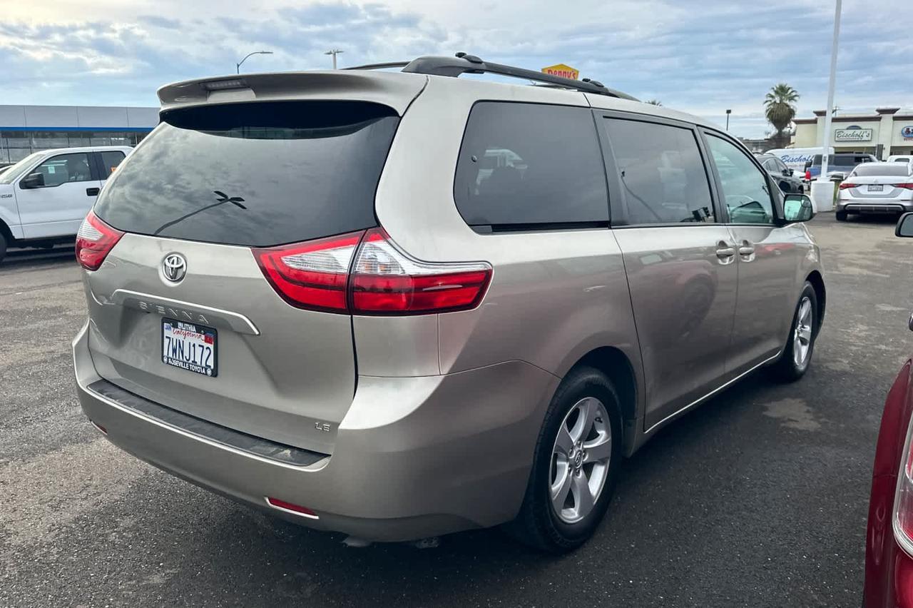2017 Toyota Sienna LE