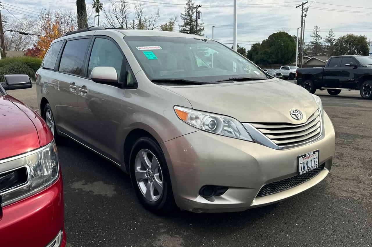 2017 Toyota Sienna LE
