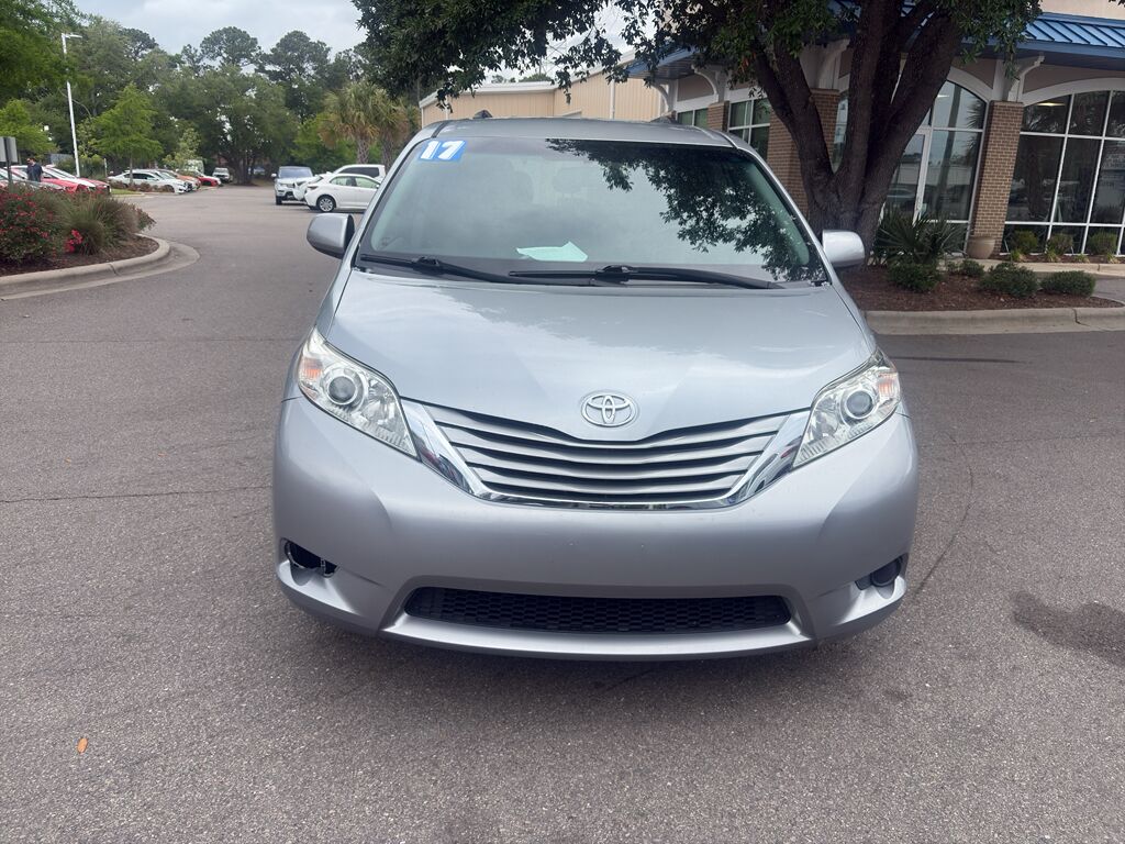 2017 Toyota Sienna LE
