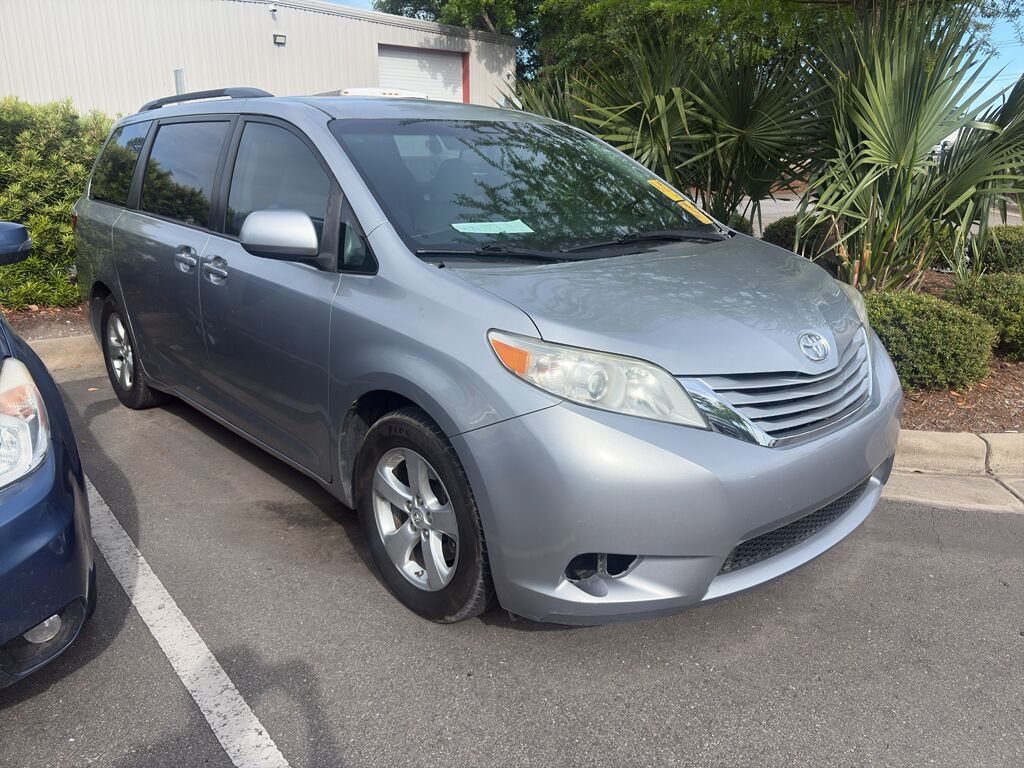 2017 Toyota Sienna LE