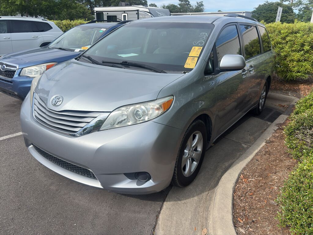 2017 Toyota Sienna LE
