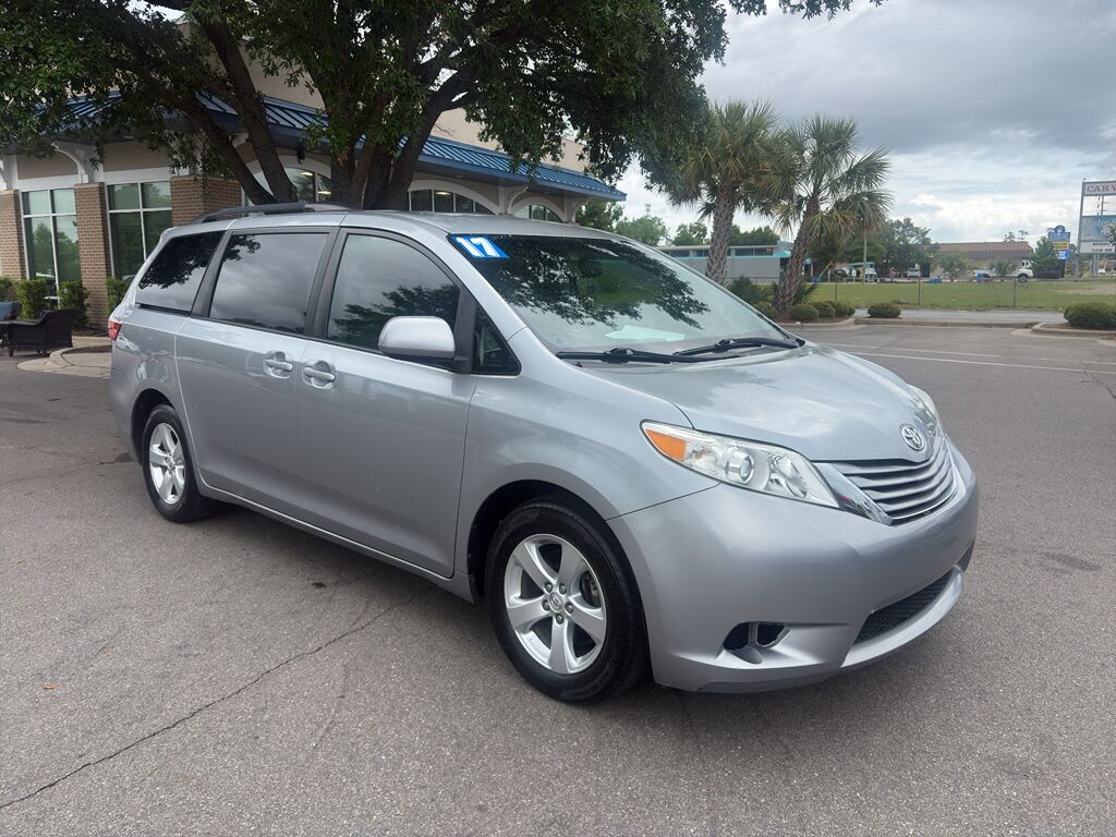 2017 Toyota Sienna LE