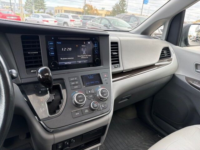 2017 Toyota Sienna Limited Cleveland OH