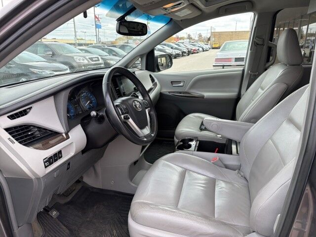 2017 Toyota Sienna Limited Cleveland OH