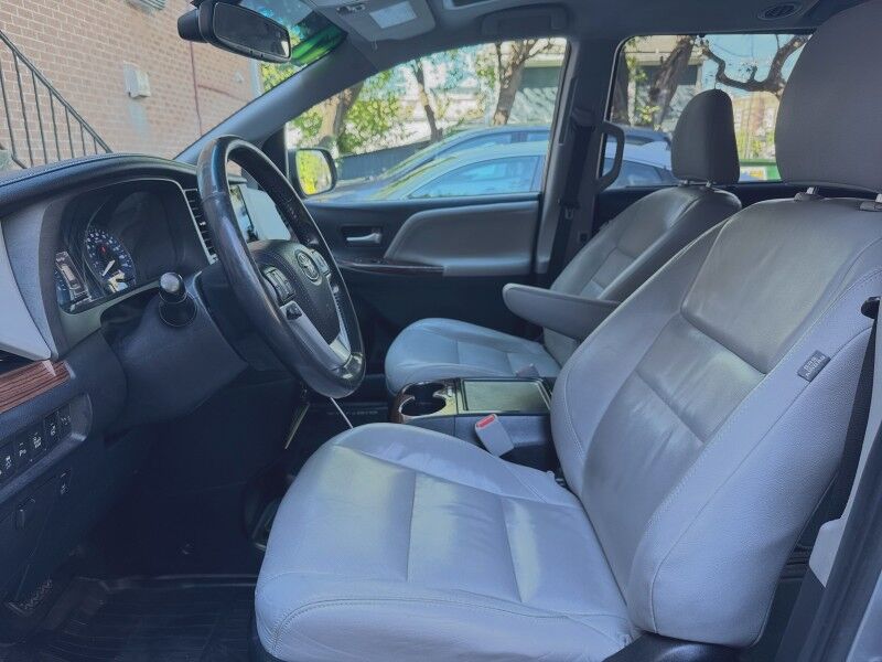 2017 Toyota Sienna Limited Premium AWD 7-Passenger w/ Entertainment Pkg Arlington VA