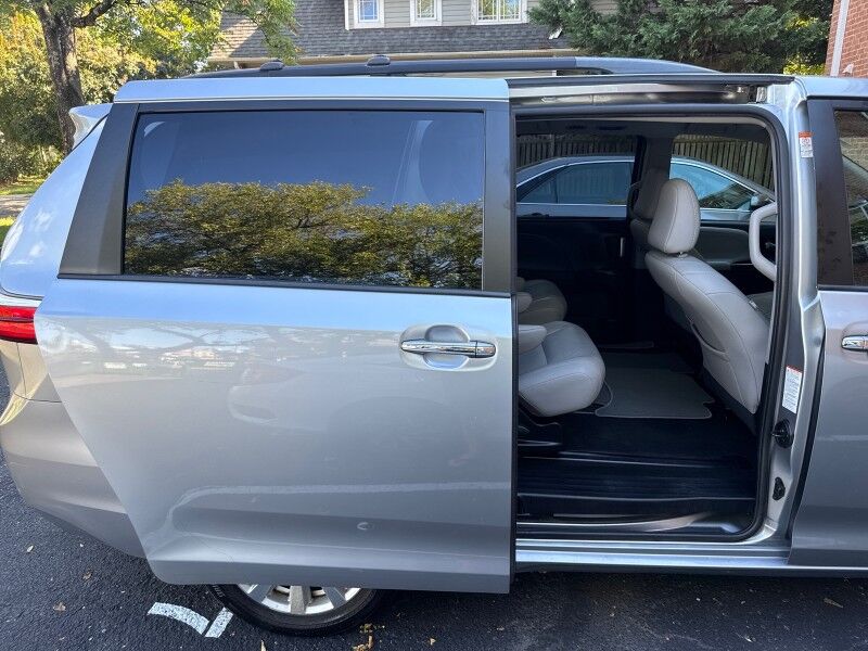 2017 Toyota Sienna Limited Premium AWD 7-Passenger w/ Entertainment Pkg Arlington VA