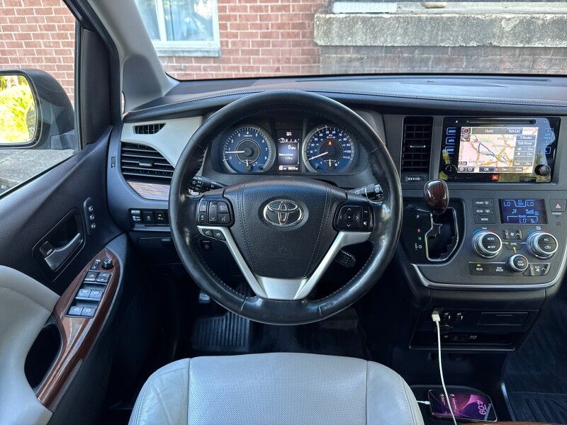 2017 Toyota Sienna Limited Premium AWD 7-Passenger w/ Entertainment Pkg Arlington VA