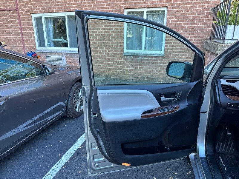 2017 Toyota Sienna Limited Premium AWD 7-Passenger w/ Entertainment Pkg Arlington VA