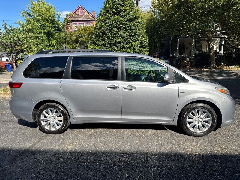 2017 Toyota Sienna Limited Premium AWD 7-Passenger w/ Entertainment Pkg Arlington VA