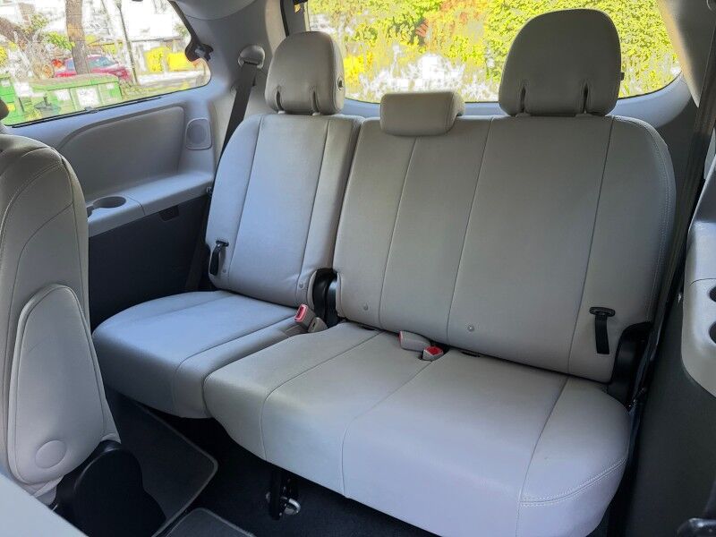 2017 Toyota Sienna Limited Premium AWD 7-Passenger w/ Entertainment Pkg Arlington VA
