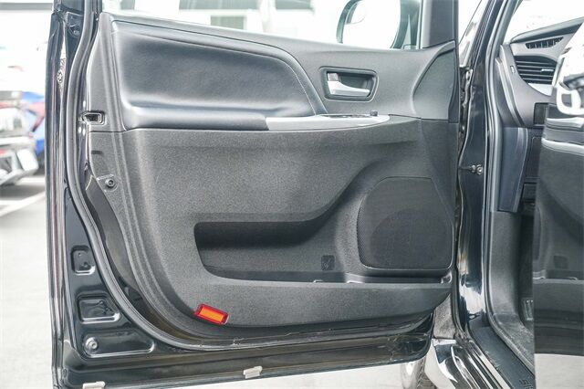 2017 Toyota Sienna SE Huntington Beach CA