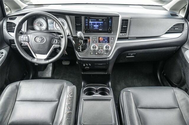 2017 Toyota Sienna SE Huntington Beach CA