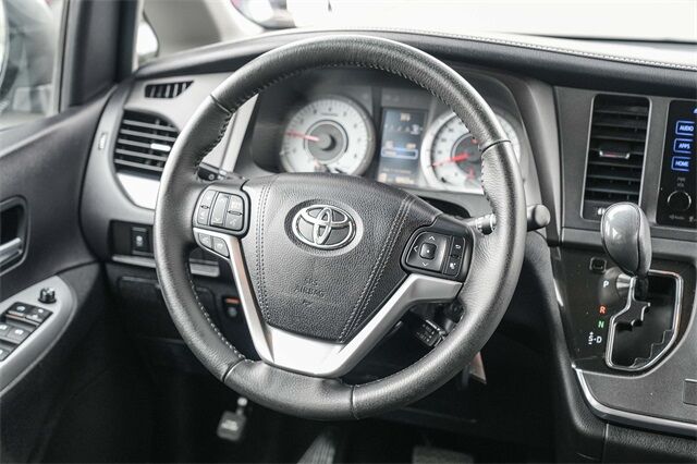 2017 Toyota Sienna SE Huntington Beach CA
