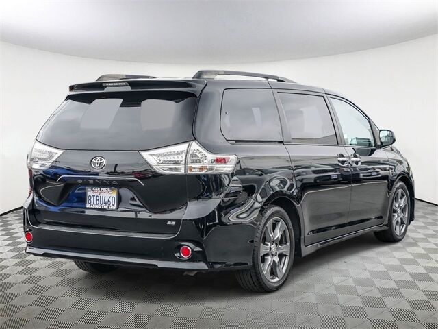 2017 Toyota Sienna SE Huntington Beach CA