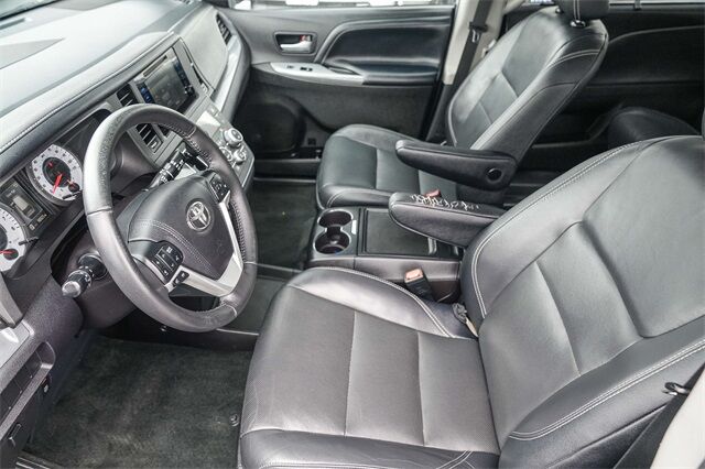 2017 Toyota Sienna SE Huntington Beach CA