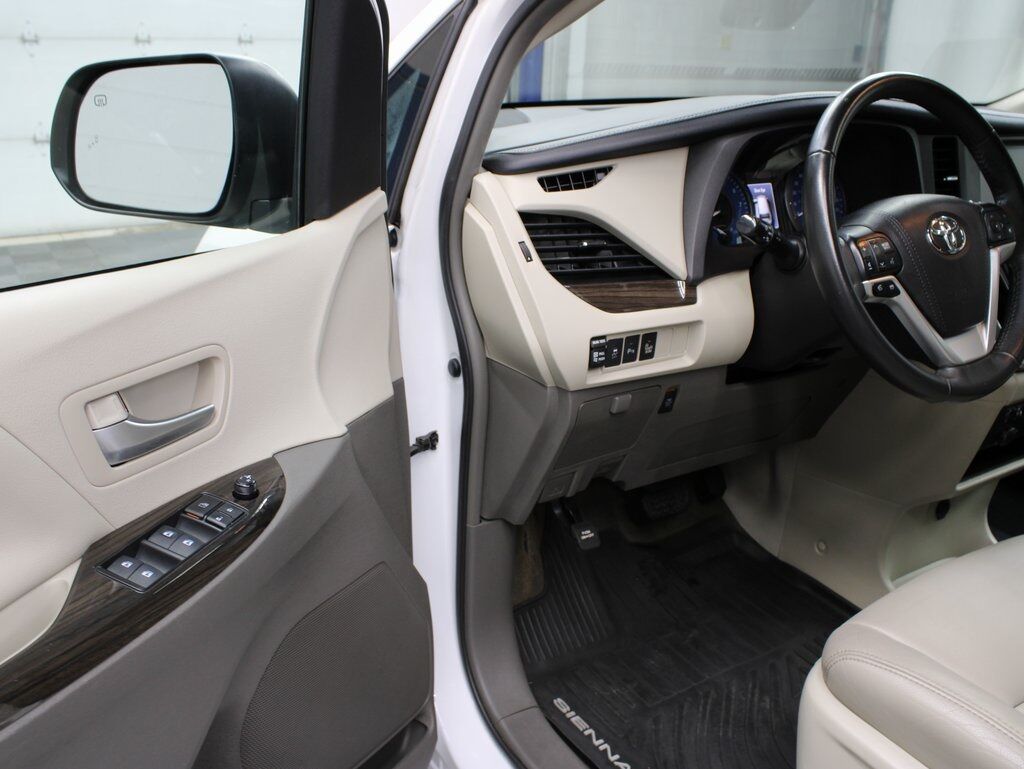 2017 Toyota Sienna XLE AWD Fond du Lac WI