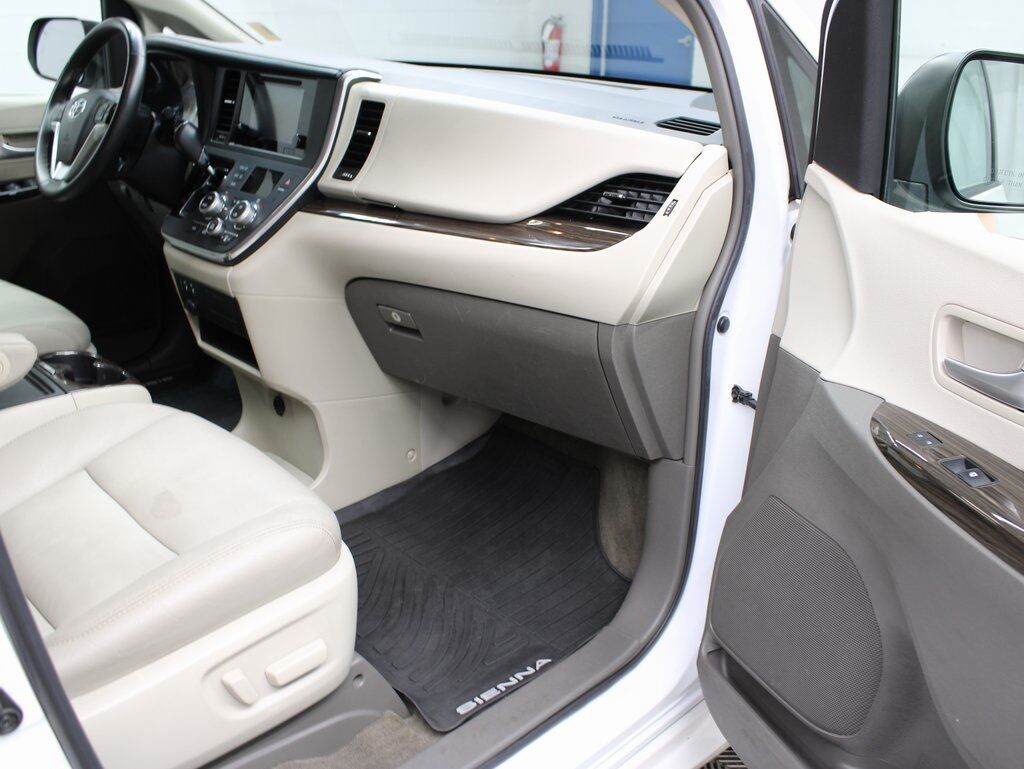 2017 Toyota Sienna XLE AWD Fond du Lac WI