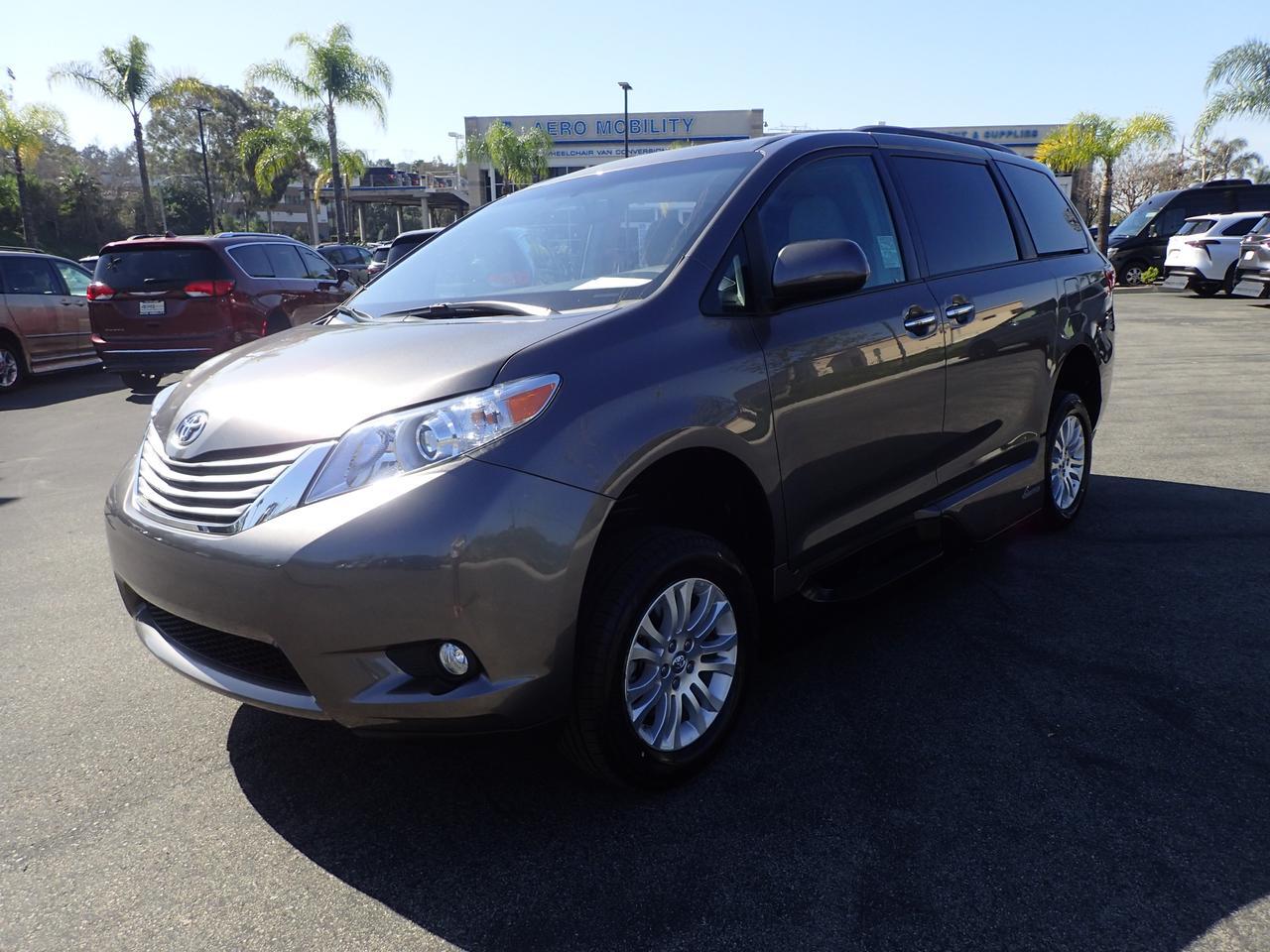 2017 Toyota Sienna XLE