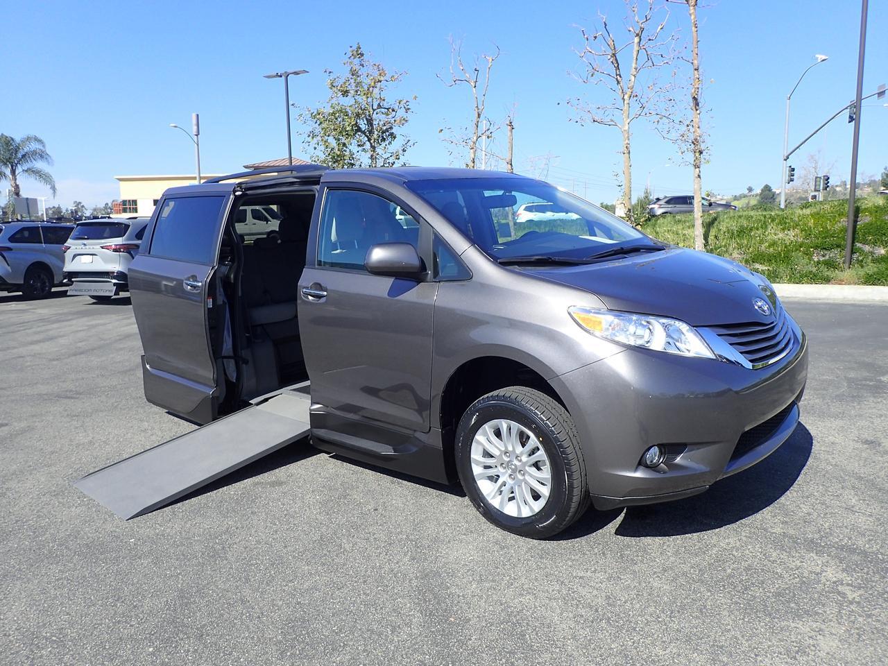 2017 Toyota Sienna XLE