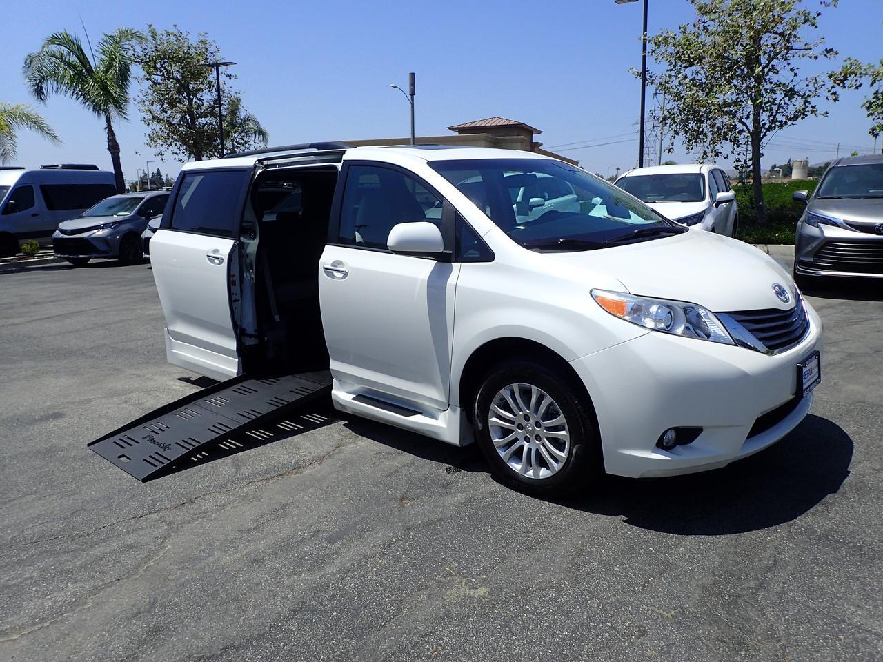 2017 Toyota Sienna XLE