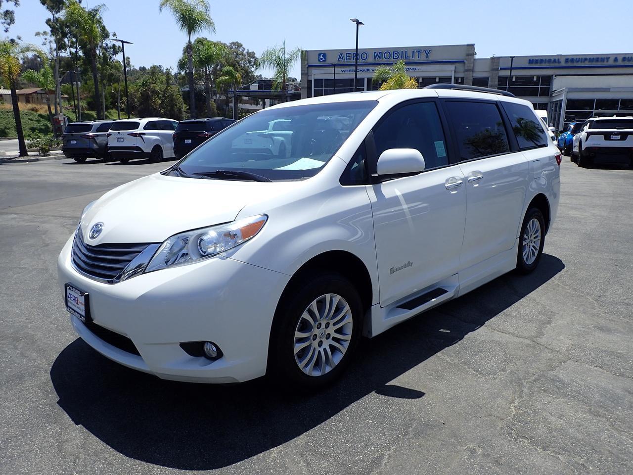 2017 Toyota Sienna XLE