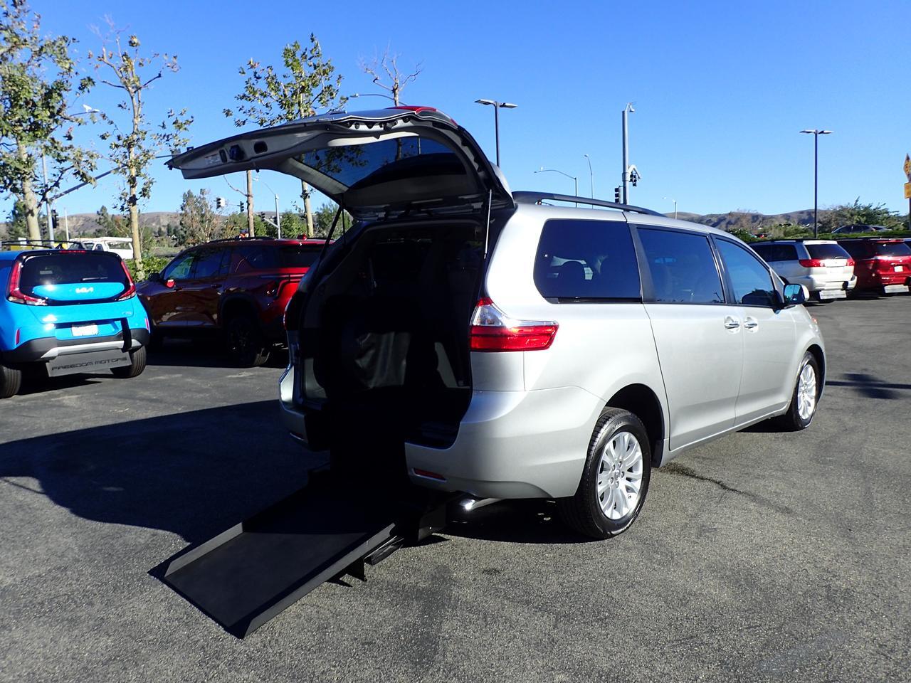 2017 Toyota Sienna XLE
